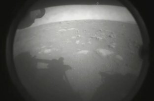 Марсоход Perseverance успешно сел на поверхность Марса и прислал первое фото (фото + видео)
