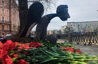 Памятник погибшим от ковида медикам (3 фото)
