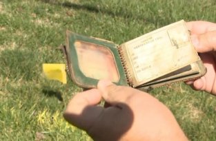 В школе в Вирджинии нашли кошелек, потерянный 70 лет назад (4 фото)