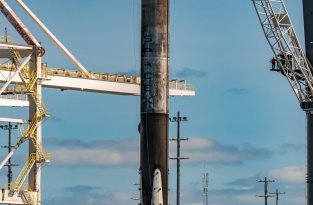 SpaceX в десятый раз запустила и посадила одну и ту же первую ступень Falcon 9 (4 фото + 1 видео)