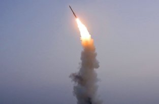 Северная Корея испытала новую зенитную ракету (4 фото)