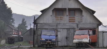 Как румыны ездят по заброшенной узкоколейной железной дороге на фургонах (15 фото)