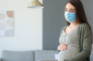 Медики заявили, что если беременная женщина не привилась от COVID-19 и переболела, то у ребёнка снизится интеллект (2 фото)