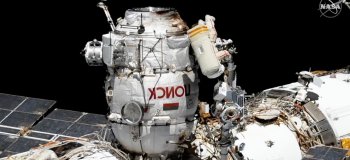 Российские космонавты завершили первый в этом году выход в открытый космос (4 фото)