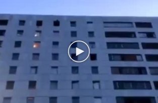 Прыжок с парашютом из окна многоэтажки