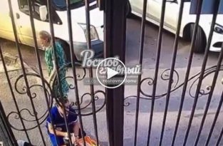 В Ростове-на-Дону фельдшер скорой помощи пнул ногой пенсионерку и уехал