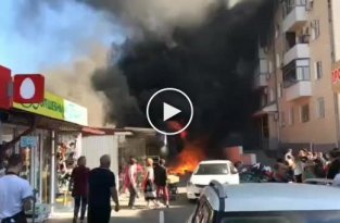 Пожар на центральном рынке в Геленджике