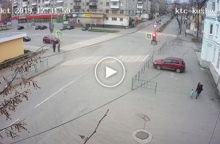 В Свердловской области нетрезвый мужчина на велосипеде врезался в автобус