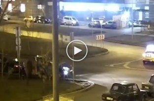 Странная кража в центре Москвы попала на видео