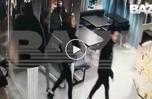 Нападения семерых мужчин на девушек в центре Петербурга