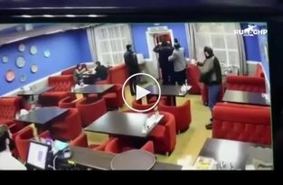 Группа бородатых мужчин напала на посетителей саратовского кафе и устроила интерактивный тир