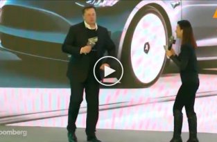 Илон Маск станцевал на открытии завода Tesla в Китае