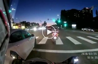 Мотоциклист сбил пешехода в Сан-Диего, Калифорния (мат)
