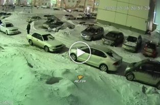 Новосибирец, которого не остановил огонь из автомата, попал на видео