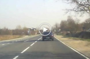 В Калининграде легковушку зажало между двух грузовиков