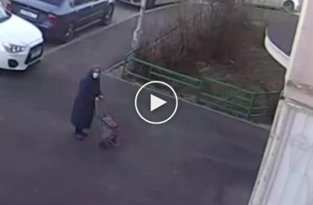 В Казани средь бела дня ограбили пенсионерку