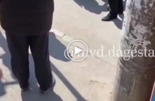 Житель Дагестана показал любовь полицейскому — перестарался