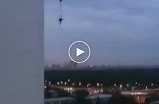 Прыжок с парашютом с московской многоэтажки