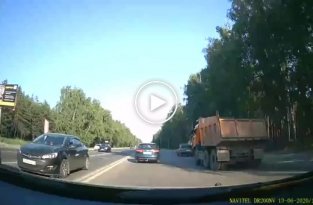 В Воронеже водитель сбил семью с ребенком и сбежал