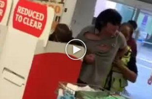 Конфликт с ворами в одном из американских супермаркетов