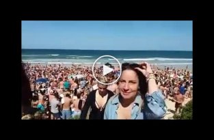 Люди на пляжах Бразилии - коронавирус им не страшен