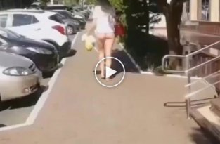 Девушка прошлась полуголой по улицам Сочи и возмутила местных жителей