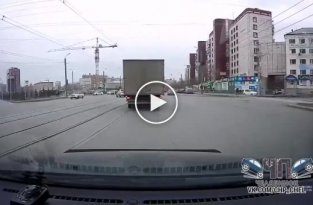 В Челябинске на перекрёстке столкнулись два автомобиля