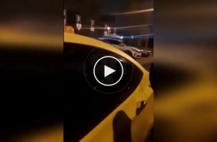 В Москве водитель такси успокоил перцовым баллончиком буйного пассажира (мат)