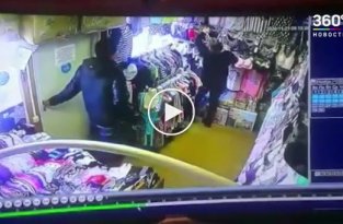 Продавщица дала отпор пожилому грабителю с ножом