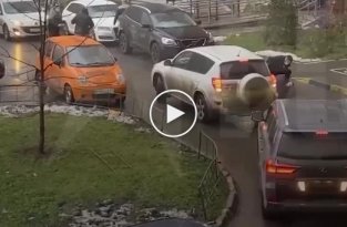 Два на два. В Москве группа мужчин подрались из-за парковки