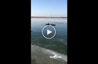 Итальянец-велосипедист поехал покататься по незамерзшей реке в Казахстане и провалился под лед