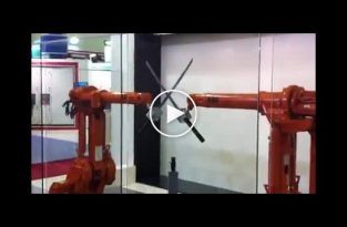 Демонстрация точности промышленных роботов с помощью катан