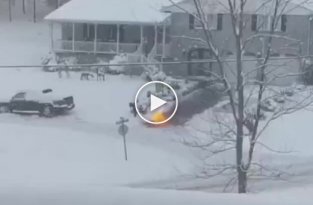 Американец расчистил снег при помощи огнемета