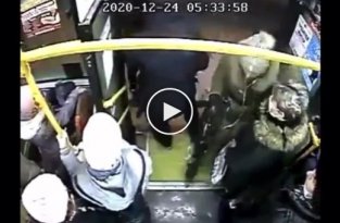 В Хабаровске кондуктор избил пассажира из-за того, что не захотел разменивать крупную купюру