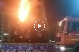 В узбекском городе сгорела дотла новогодняя елка (мат)