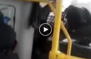 Необычный рычаг переключения передач в салоне автобуса Правдинск-Калининград