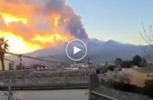 Извержение вулкана Этна на Сицилии