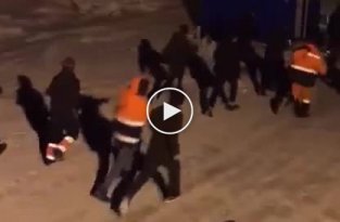Вахтовики Мурманской области устроили массовую драку из-за места в столовой