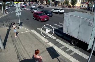 Авария с мотоциклом в Калуге попала на запись камеры видеонаблюдения
