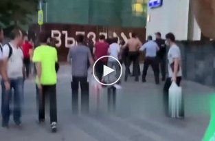 В Москве толпа мигрантов избила охранников торгового центра
