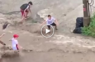 Мальчик из Красноярска не смог перейти реку вброд