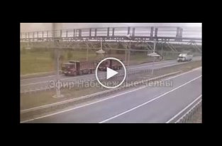 В Татарстане «КамАЗ» влетел в пару грузовиков