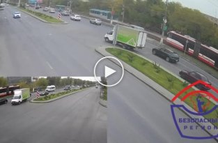 В Волгограде невнимательный водитель фургона пытался развернуться и устроил ДТП