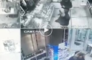 Сходил за хлебушком. Житель Воркуты избил посетителя магазина молотком