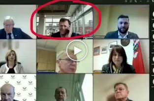 Литовский депутат Бронисловас Матялис устроил заседание без штанов