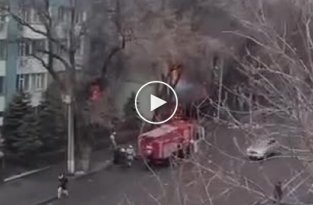 В Алматы горит здание прокуратуры города