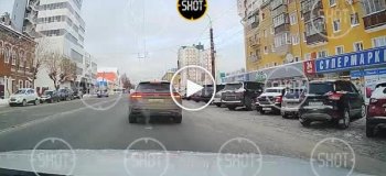 В Кирове водитель на BMW сбил семью с ребенком на пешеходном переходе