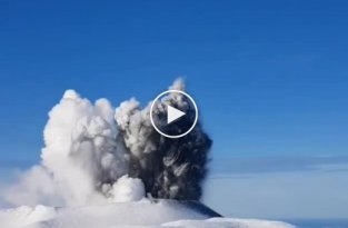Эпичные кадры извержения вулкана Эбеко на Курилах