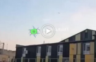 Школьницы засняли полет ракеты где-то над Украиной