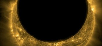 Космическая обсерватория НАСА сделала потрясающие снимки солнечного затмения (5 фото + 1 видео)